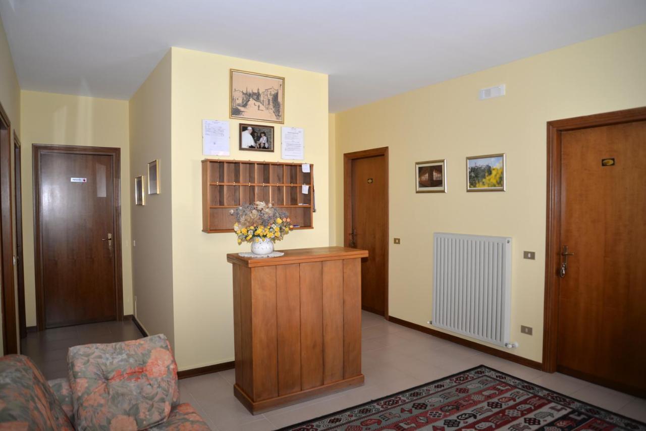 Camere Tiziana Asís Exterior foto